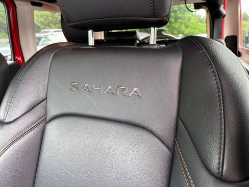 Used 2024 Jeep Wrangler Unlimited Sahara w/ Technology Group AWD/4WD image 17