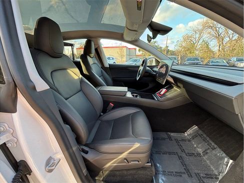 Used 2026 Tesla Model Y Long Range image 40