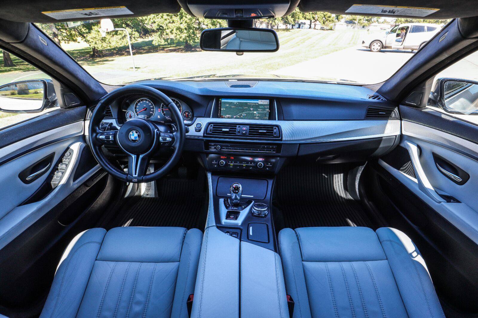 Used 2015 BMW M5 RWD image 2