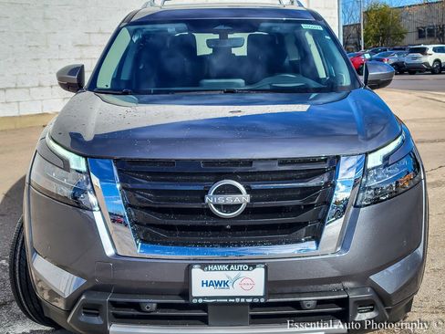New 2025 Nissan Pathfinder Platinum image 4