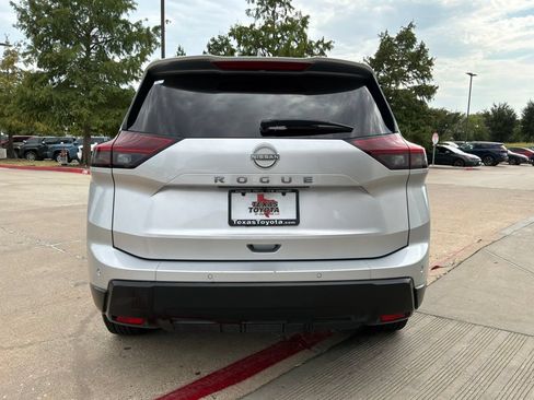 Used 2025 Nissan Rogue SV FWD image 7