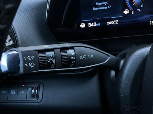 Used 2025 Chevrolet Equinox LT image 34