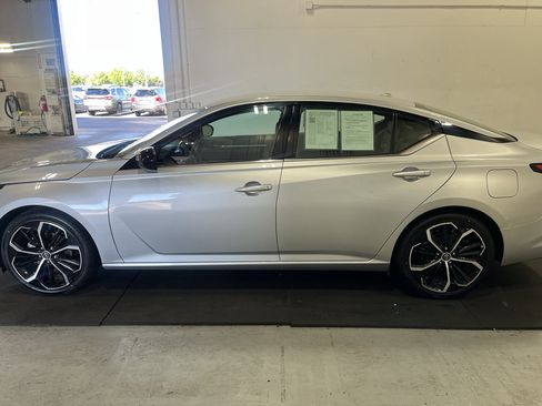 Used 2024 Nissan Altima 2.5 SR FWD image 11