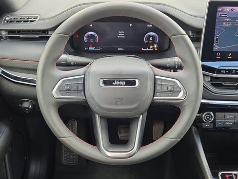 Used 2025 Jeep Compass Trailhawk w/ Trailhawk Elite Group image 19