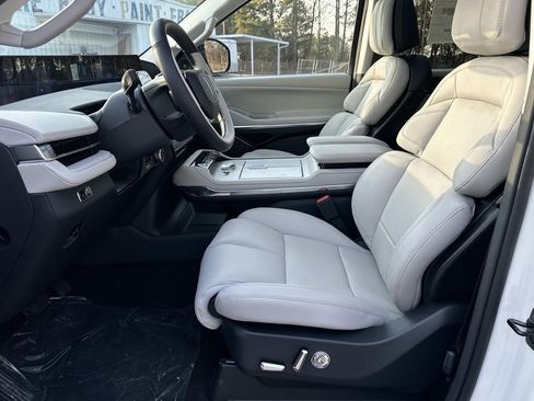 New 2026 Lincoln Navigator L Reserve image 9