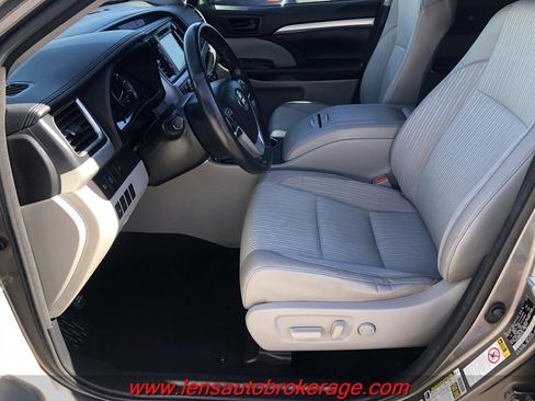 Used 2017 Toyota Highlander Plus image 11