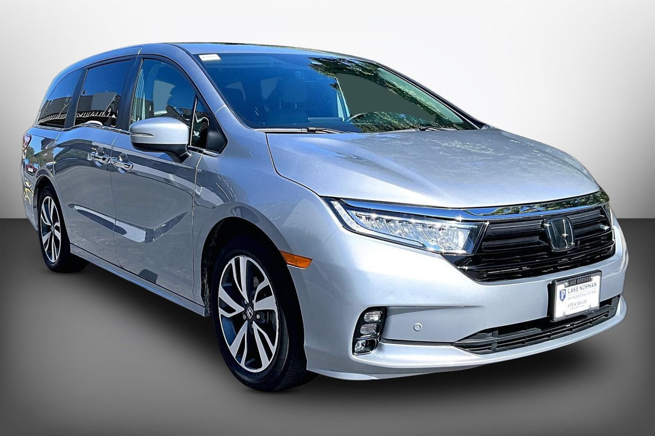 Used 2024 Honda Odyssey Touring image 1