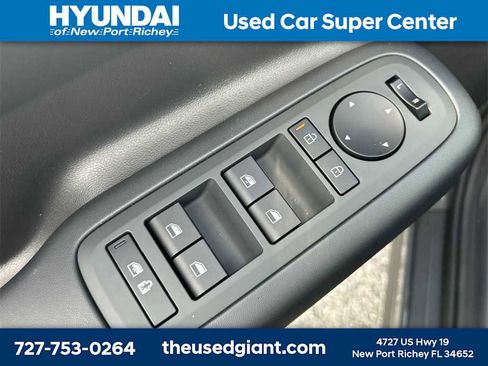 New 2025 Hyundai Santa Fe SE image 18