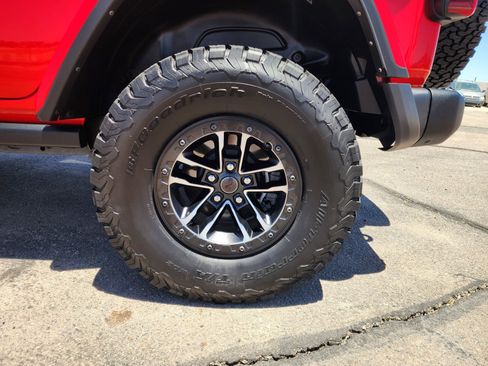 Used 2024 Jeep Wrangler Unlimited Rubicon AWD/4WD image 8