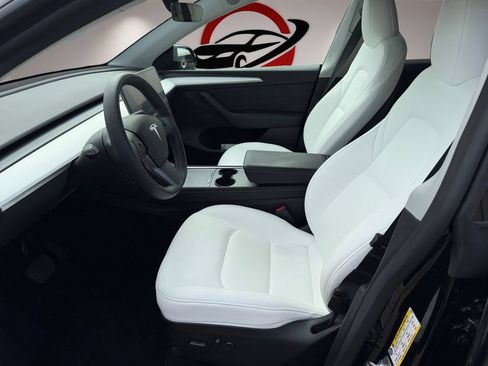 Used 2025 Tesla Model Y Long Range RWD image 10