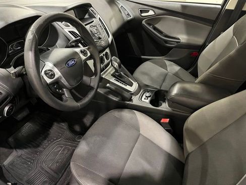 Used 2014 Ford Focus SE w/ SE Winter Package FWD image 18