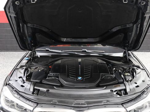 Used 2017 BMW M760i xDrive image 14