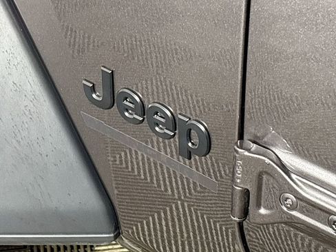 Used 2025 Jeep Wrangler Sport image 23