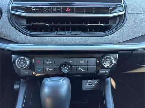 Used 2022 Jeep Compass Latitude image 24