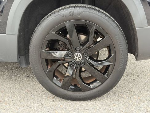 Certified 2022 Volkswagen Taos SE FWD image 9