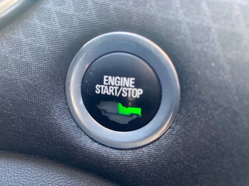 Used 2017 Chevrolet Malibu LT image 31