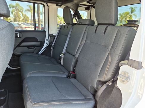 Used 2025 Jeep Wrangler Unlimited Sahara w/ Safety Group AWD/4WD image 30