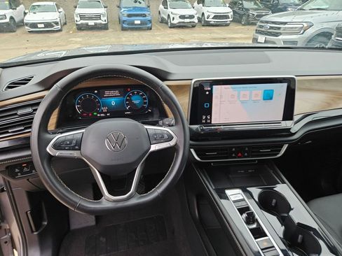 Used 2024 Volkswagen Atlas SE FWD image 17