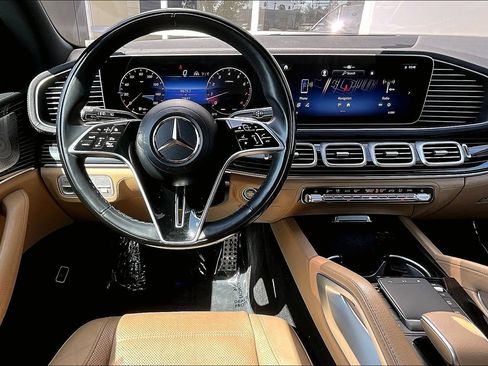 Used 2024 Mercedes-Benz GLS 580 4MATIC image 5