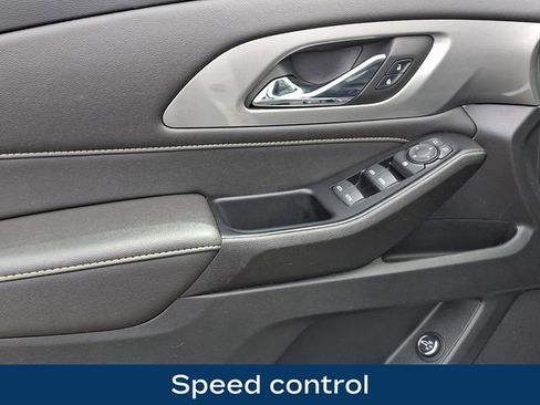 Used 2023 Chevrolet Traverse LT image 18