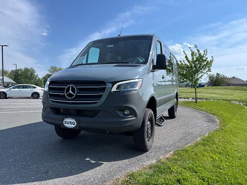 Used 2024 Mercedes-Benz Sprinter 2500 image 18