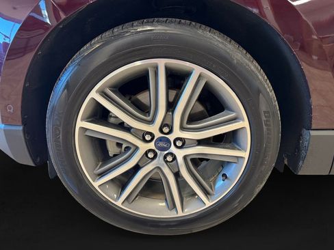 Used 2019 Ford Edge Titanium w/ Equipment Group 301A AWD/4WD image 9