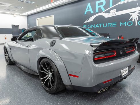 Used 2016 Dodge Challenger R/T image 10