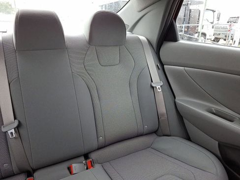 Used 2024 Hyundai Elantra SE image 15