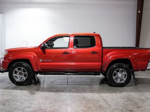 Used 2014 Toyota Tacoma PreRunner w/ SR5 Package RWD image 13