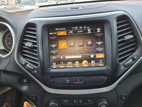 Used 2018 Jeep Cherokee Trailhawk w/ Comfort/Convenience Group image 12