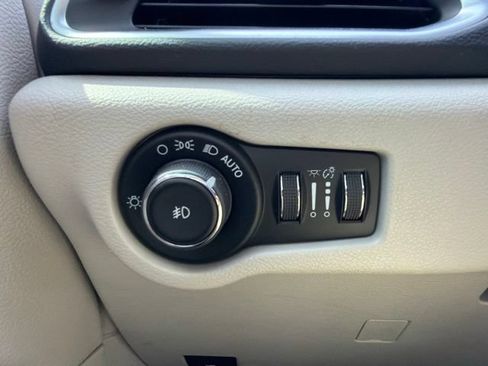 Used 2017 Chrysler Pacifica Touring-L Plus w/ Advanced Safetytec Group FWD image 30
