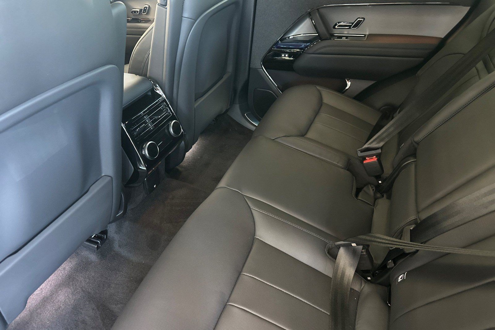 New 2027 Land Rover Range Rover Sport SE AWD/4WD image 28