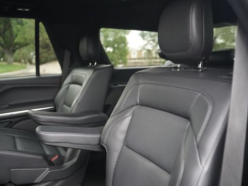 Used 2025 Lincoln Navigator Reserve w/ Jet Appearance Package AWD/4WD image 11