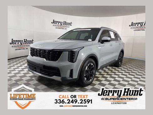 Used 2024 Kia Sorento S w/ Panoramic Sunroof Package image 1