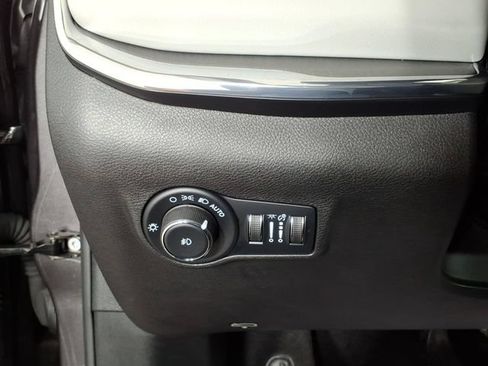 Used 2023 Jeep Compass Limited AWD/4WD image 16