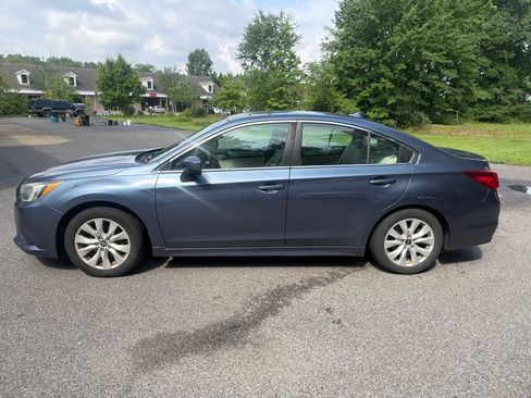 Used 2017 Subaru Legacy 2.5i Premium AWD/4WD image 5