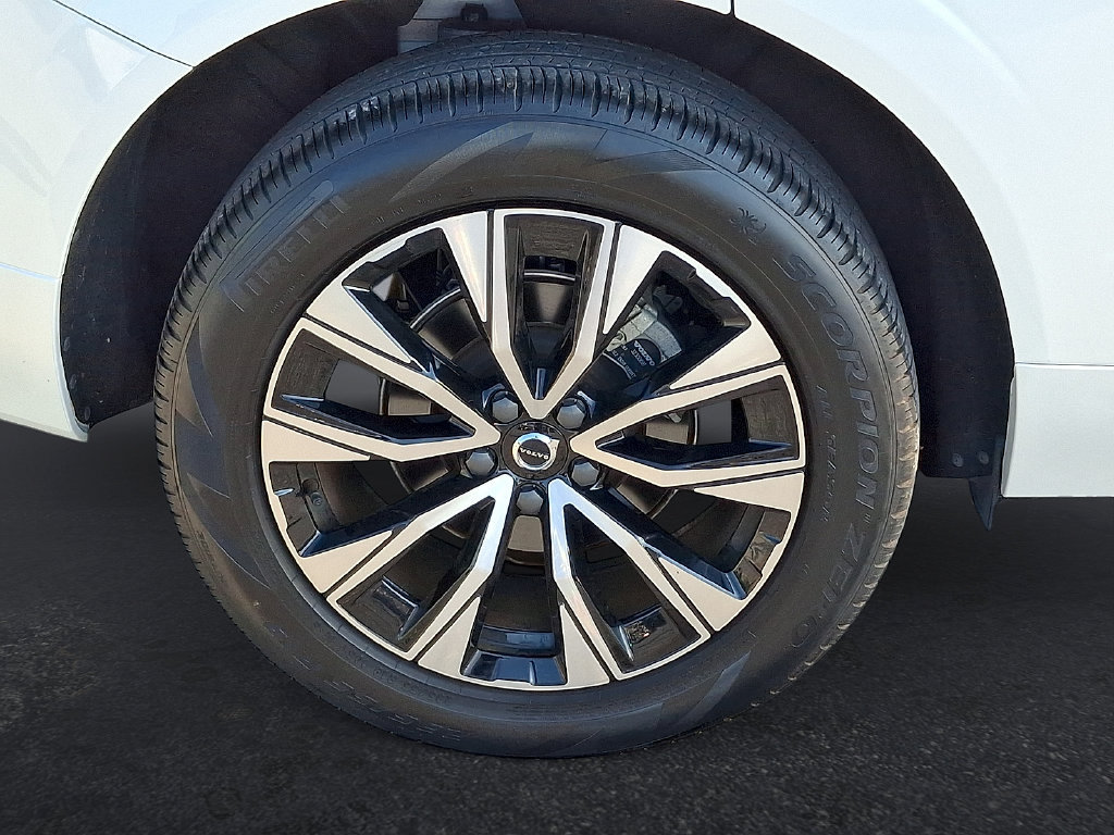 Certified 2024 Volvo XC60 B5 Plus w/ Protection Package AWD/4WD image 33