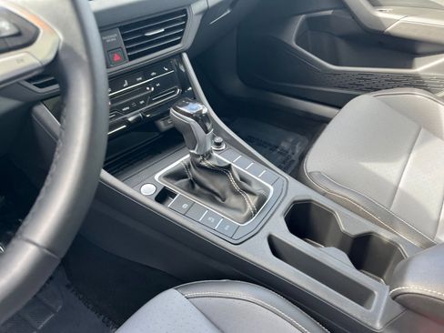 Used 2025 Volkswagen Jetta SE image 41