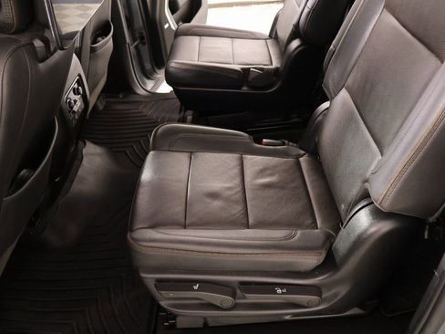 Used 2024 Chevrolet Suburban High Country w/ Advanced Technology Package image 12