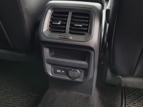 Used 2022 Volkswagen Tiguan SE w/ Panoramic Sunroof Package image 42