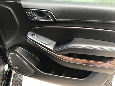 Used 2019 Chevrolet Tahoe LT w/ Luxury Package AWD/4WD image 9