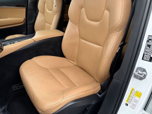 Used 2018 Volvo XC90 T6 Momentum w/ Convenience Package image 17