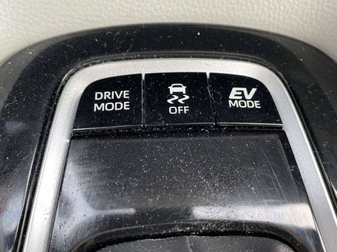 Used 2024 Toyota Corolla LE AWD/4WD image 33