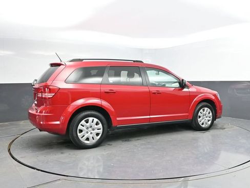 Used 2017 Dodge Journey SE w/ Flexible Seating Group FWD image 2