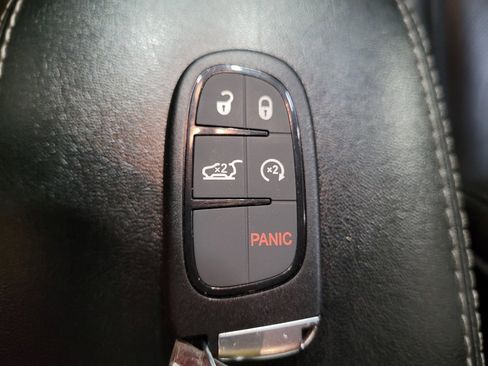 Used 2019 Jeep Cherokee Limited FWD image 32