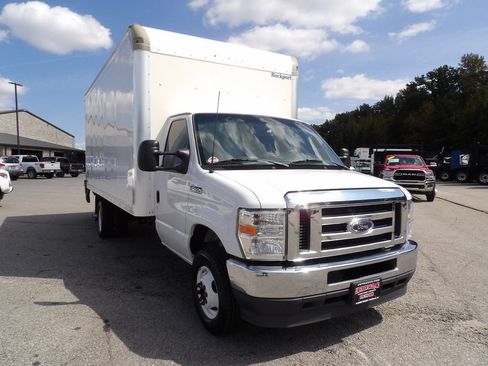 Used 2023 Ford E-450 and Econoline 450 Super Duty w/ Power Windows & Locks Group RWD image 10
