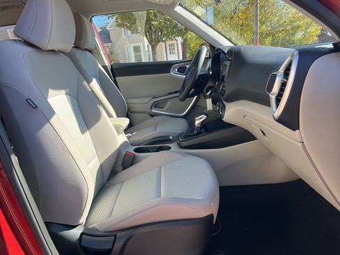 Used 2023 Kia Soul LX w/ LX Technology Package image 23