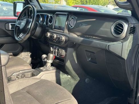 Used 2022 Jeep Wrangler Unlimited Sahara w/ Cold Weather Group AWD/4WD image 24