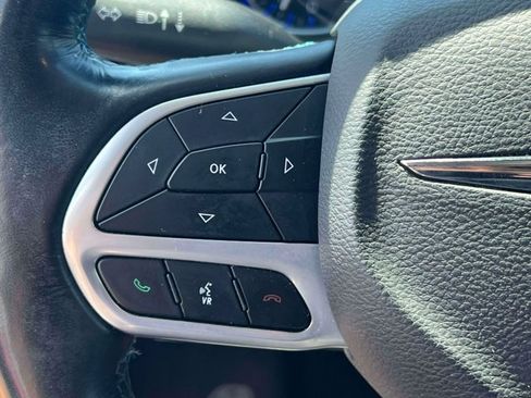 Used 2021 Chrysler Pacifica Touring-L w/ Uconnect Theater Family Group AWD/4WD image 23