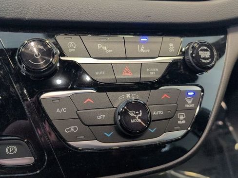 New 2026 Chrysler Voyager LX image 21